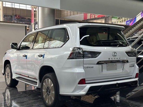 2024款雷克萨斯LX570 现车特价168万甩卖