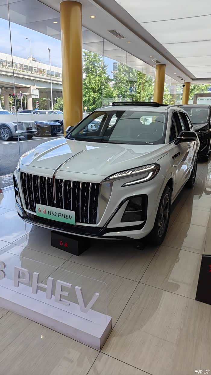 龙泉驿红旗HS3 PHEV价格12.98万起 优惠高达3.00万