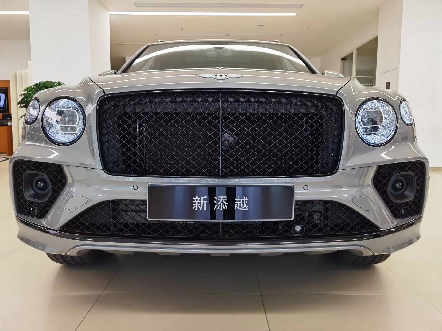 成都宾利添越全系热销中 购车让利73万元