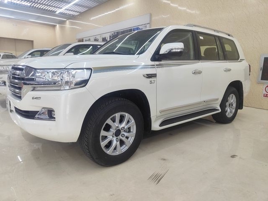 2023款中东版丰田酷路泽FJ国六现车回归