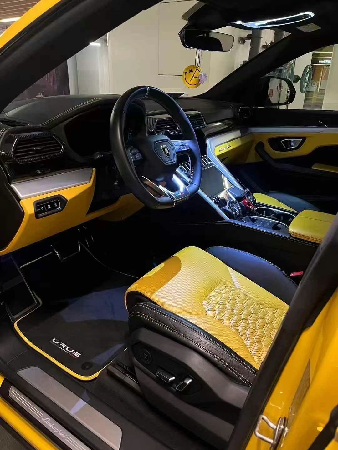 成都兰博基尼Urus目前价格稳定 售价270万元起