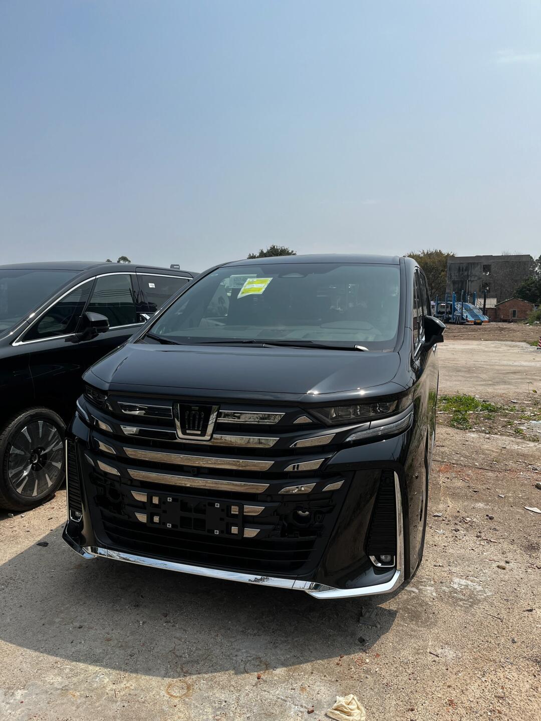 全新皇冠威尔法上市！89.9万元起！面子里子都变了！