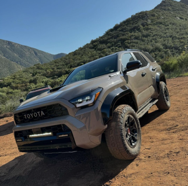 丰田霸道4.0GXR魅力十足 动力强劲