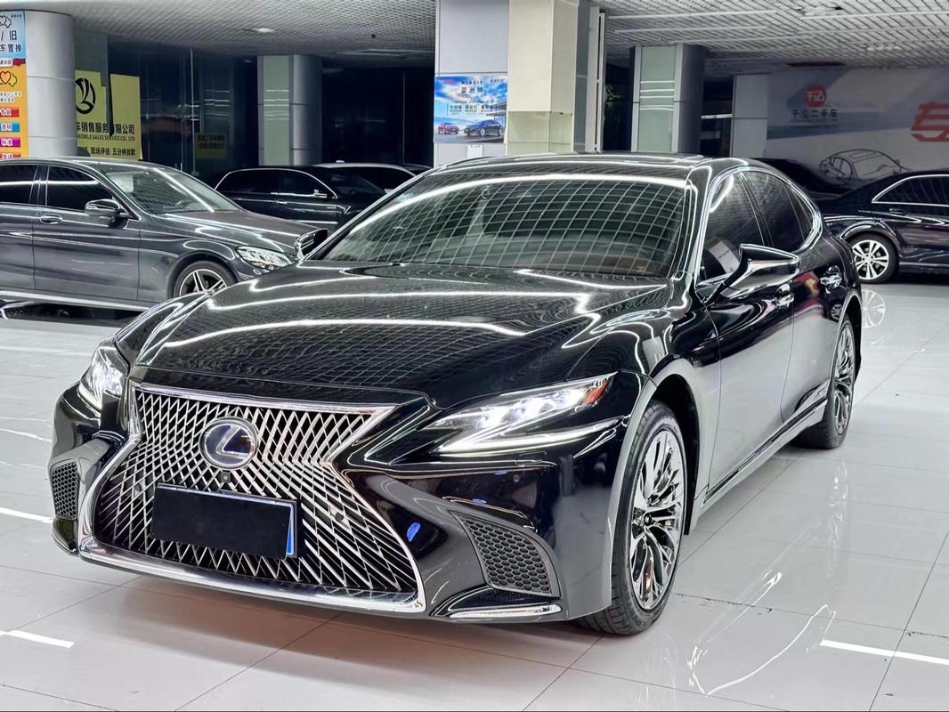 成都平行进口雷克萨斯LX墨版报价158万起 直降40万