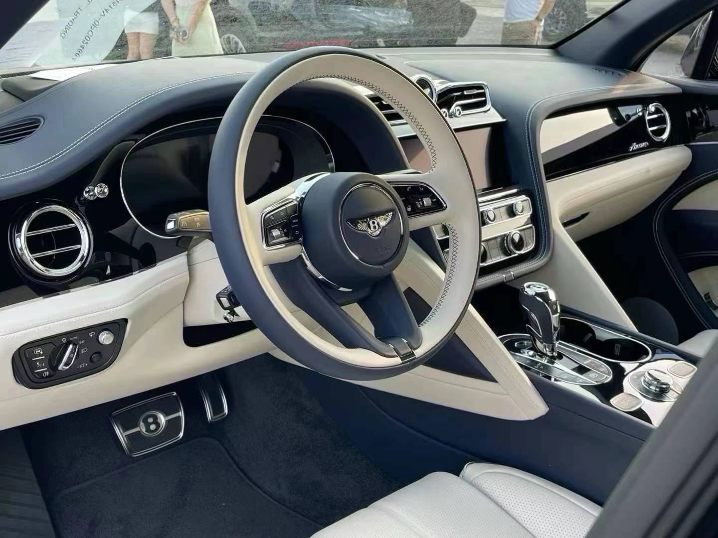 2024款宾利添越4.0T首席豪华SUV 现车促销价格