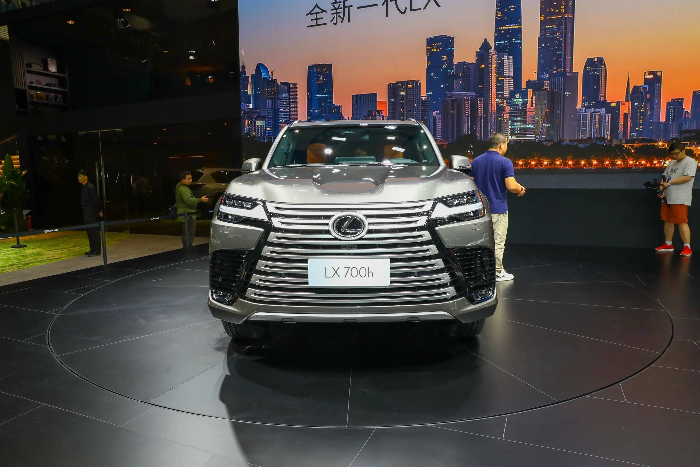 成都平行进口雷克萨斯凌志LX最高降89万 欢迎前来试驾