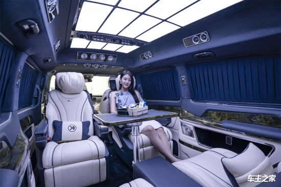 2024款奔驰V260六座圣母峰巅峰版商务车实拍测评感受