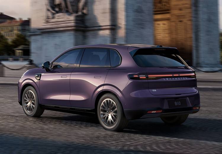 零跑B系列SUV+轿车矩阵搭成，B01首秀“为年轻而来”