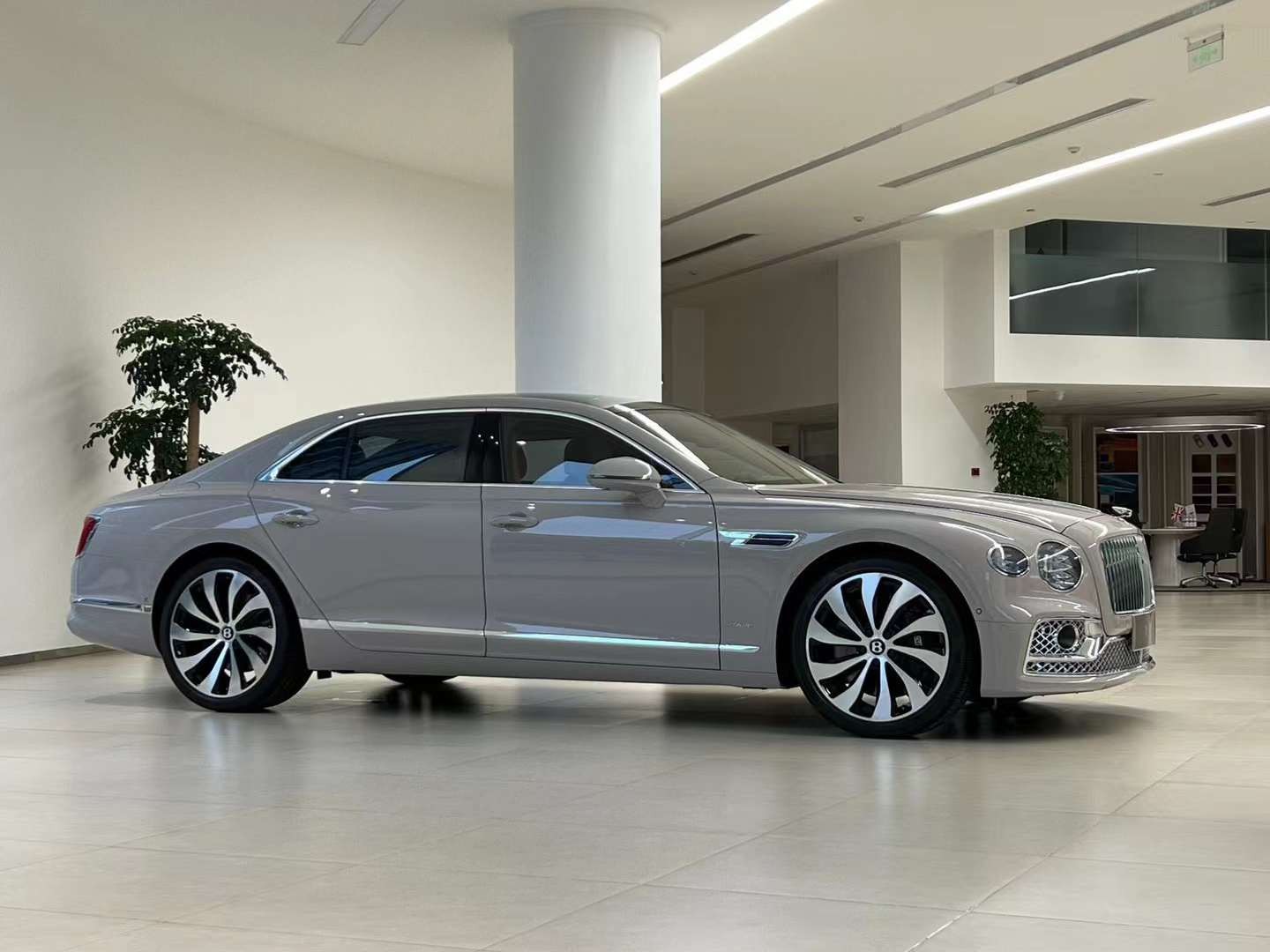 成都宾利飞驰最新行情 售价279万元起