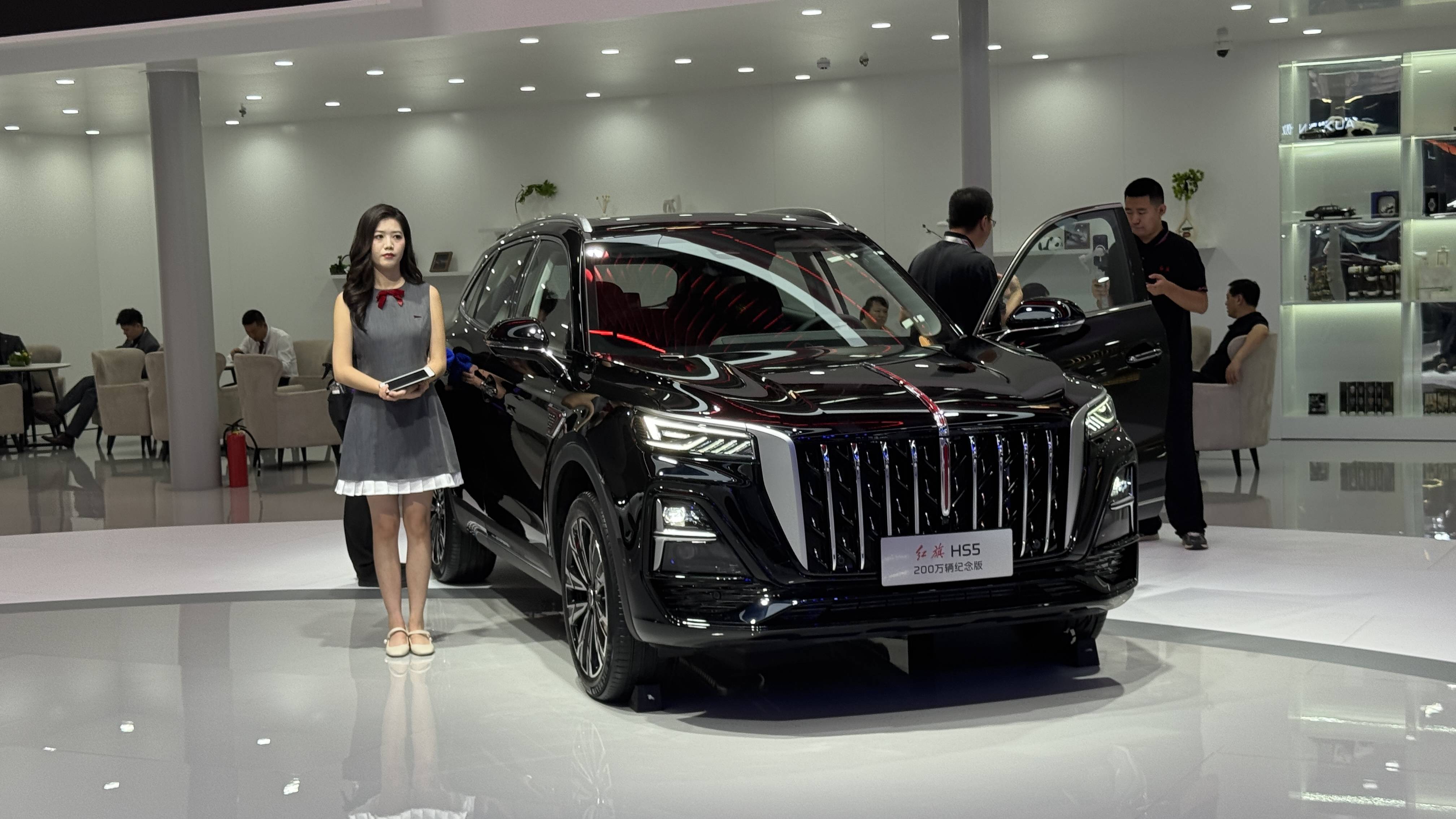 成都红旗H5 PHEV售价14.58万起 优惠高达4.00万