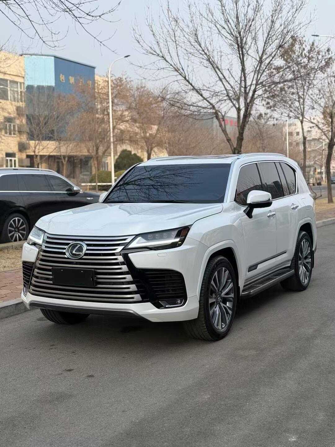 2024款加版雷克萨斯LX600最新行情仅190万 越野SUV的王者