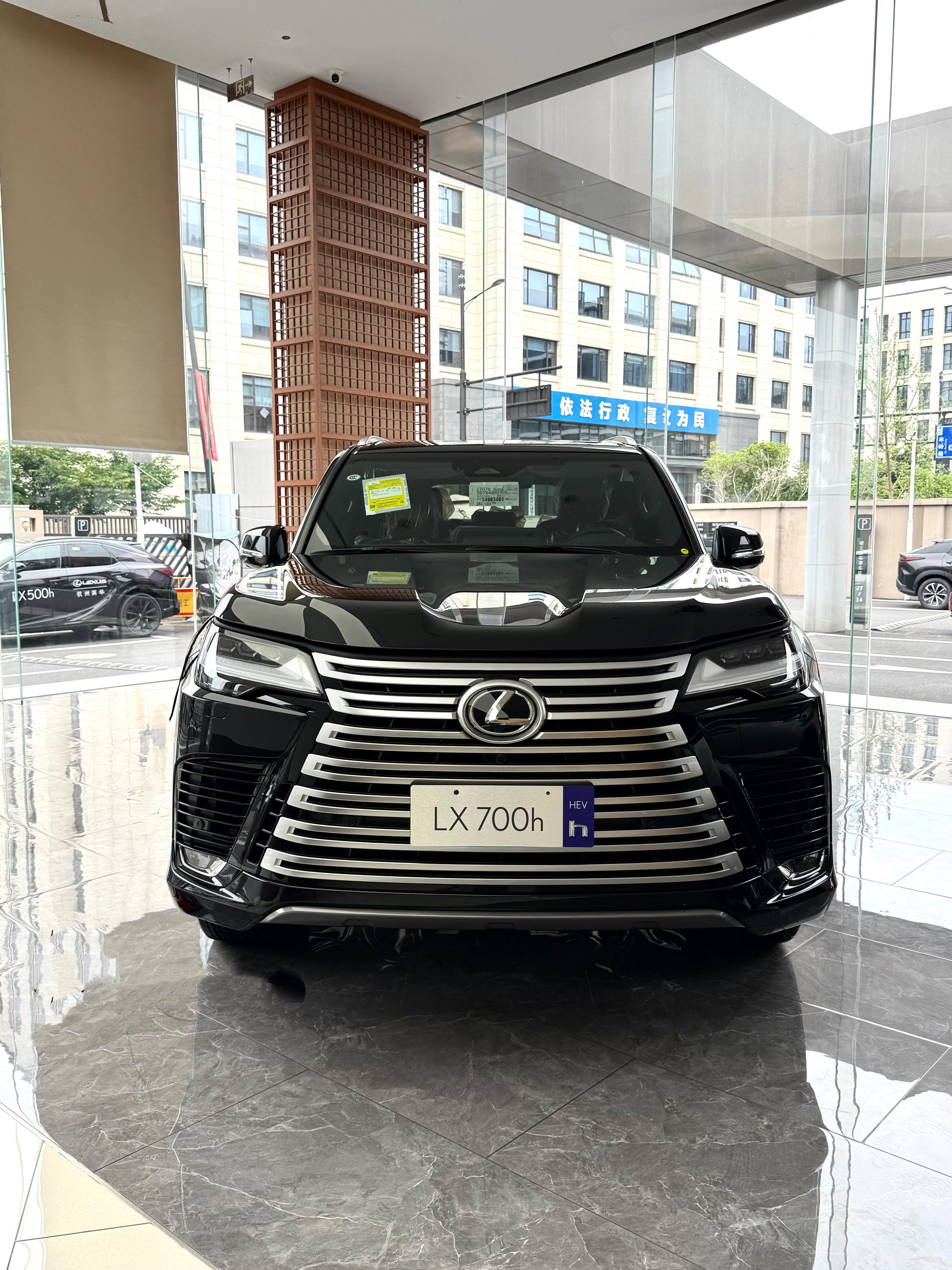 成都雷克萨斯LX美规版价格最低145万起 欢迎前来试驾