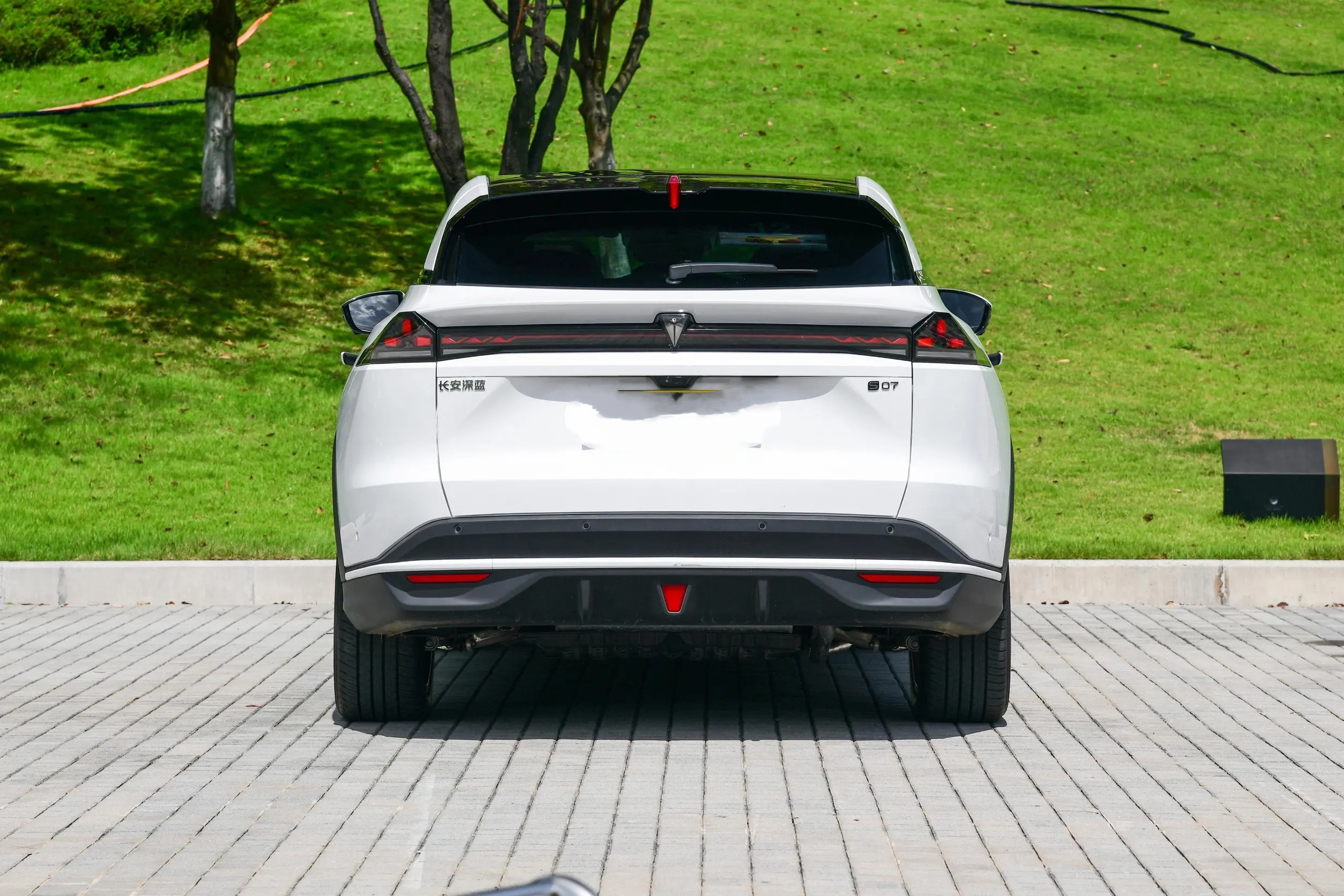 全新深蓝S07亮相成都车展 搭载华为乾崑智驾