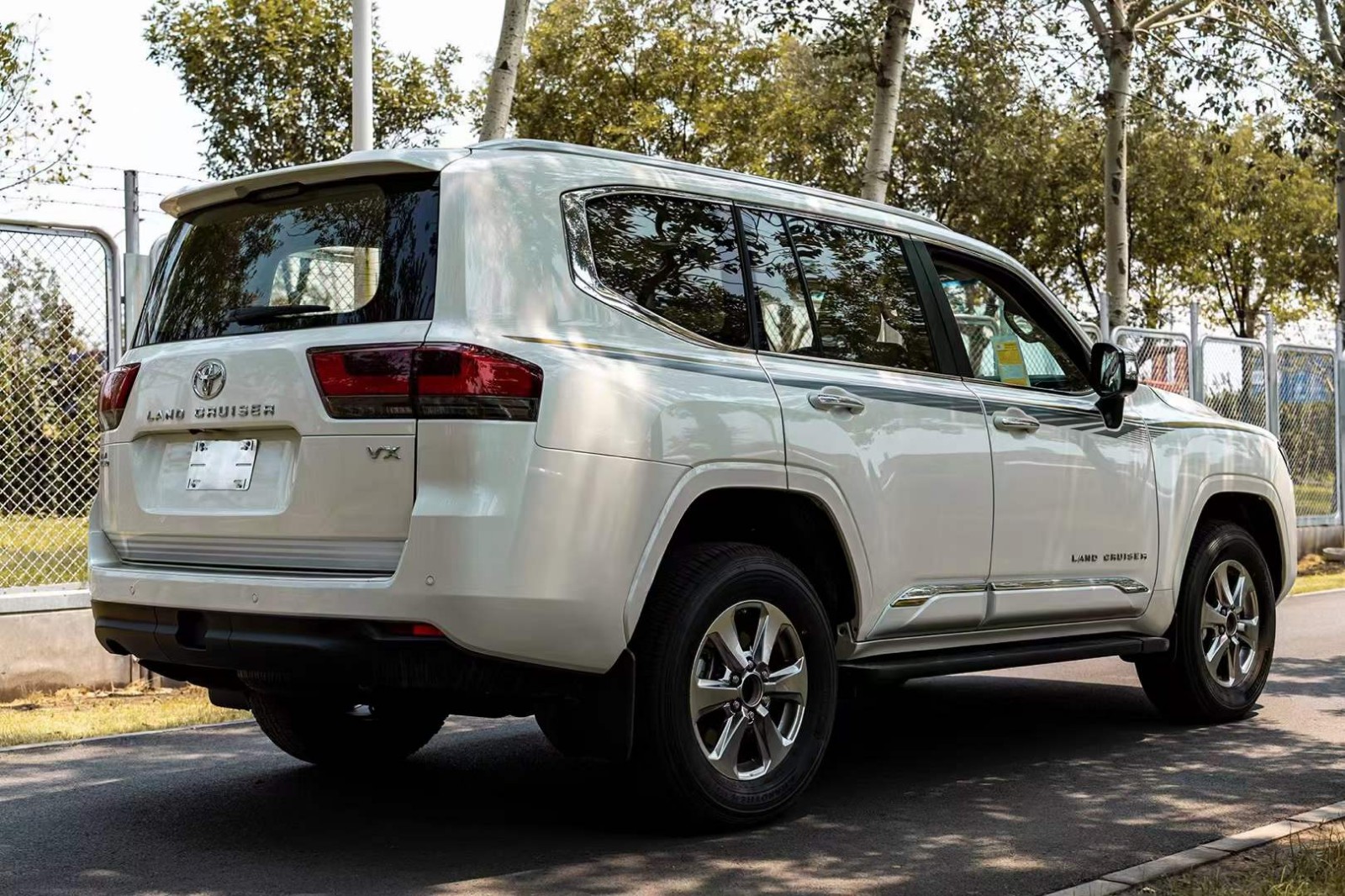 成都酷路泽70系列中东版售价60万起