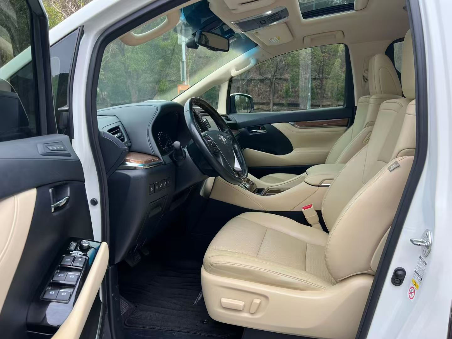 成都丰田(进口)埃尔法限时优惠 目前90万元起售