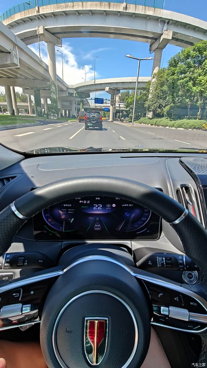 龙泉驿红旗HS3 PHEV价格12.98万起 优惠高达3.00万