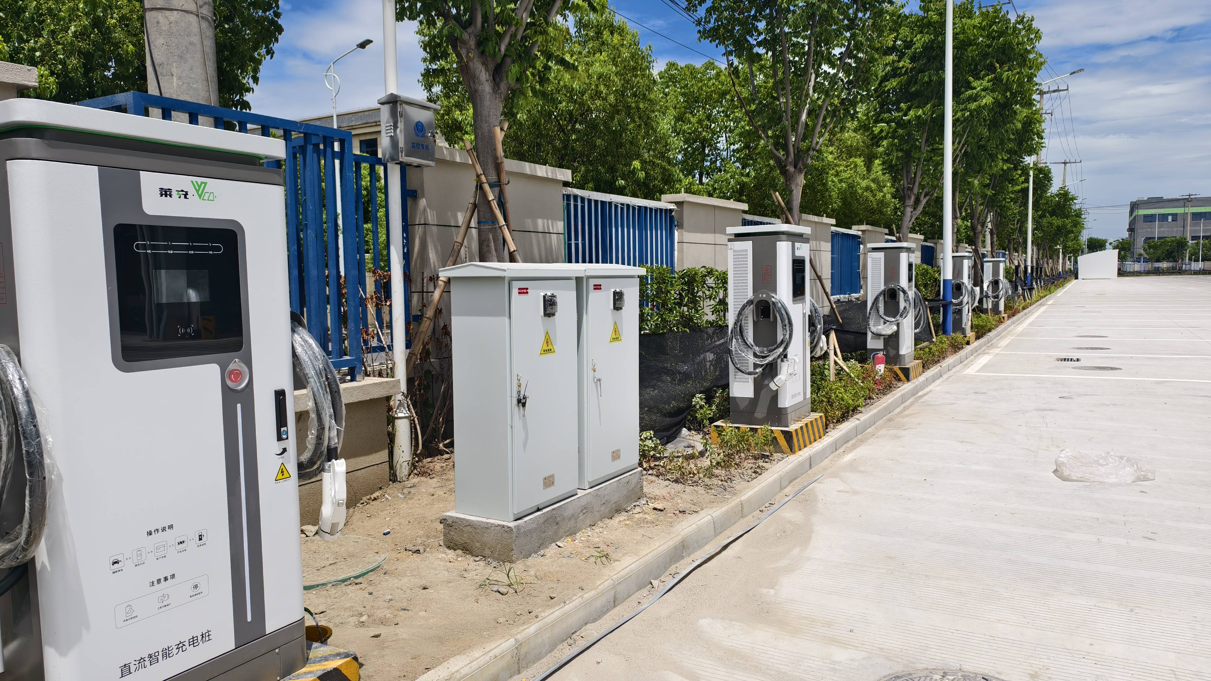 国庆假期高速公路新能源车日均充电量创新高