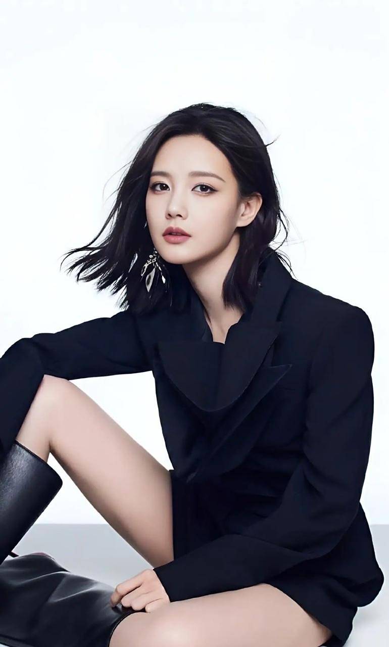 明星选择印证实力 李一桐成问界M9银境紫车主