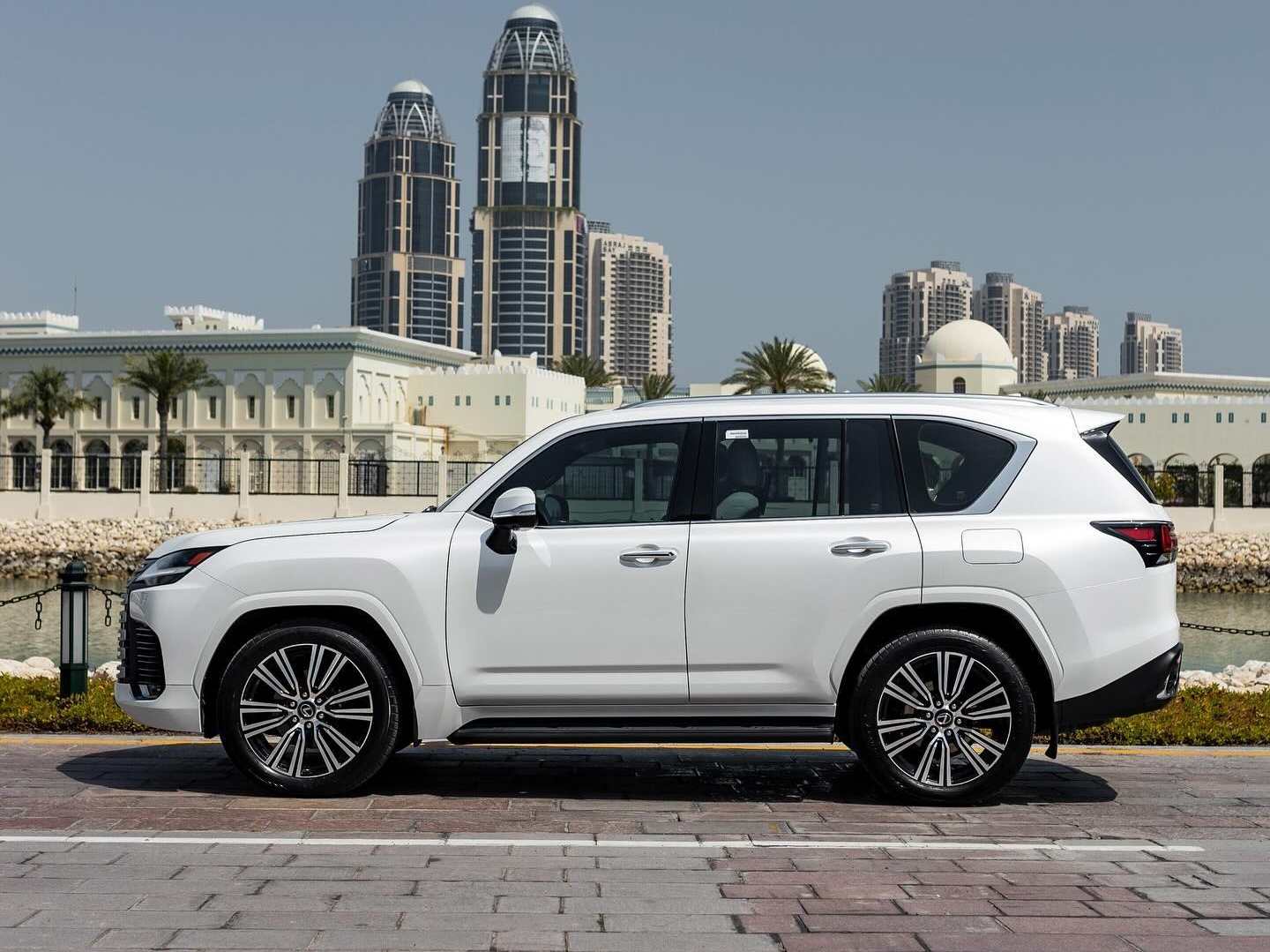 成都雷克萨斯LX欧规版平价销售145万起 直降20万