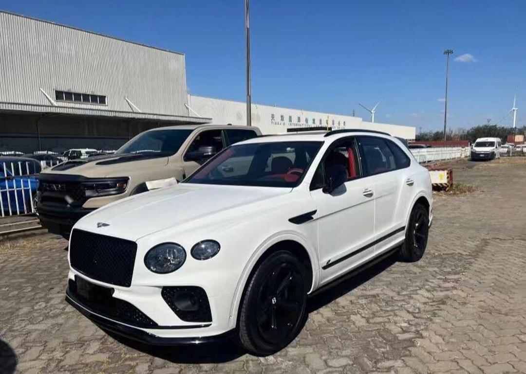 2024款宾利添越美规酷炫夏日豪车大促 时尚SUV