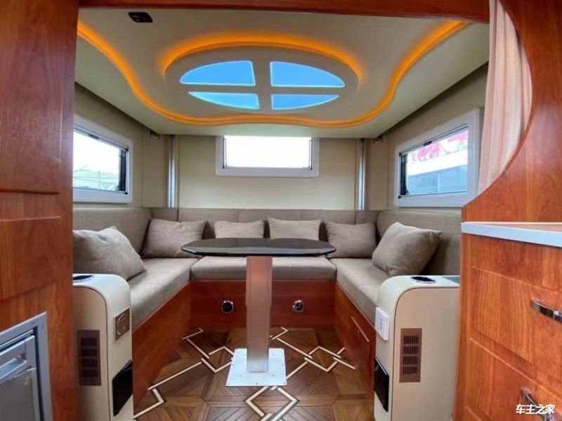 奔驰乌尼莫克美版团购价格255万起 直降23万