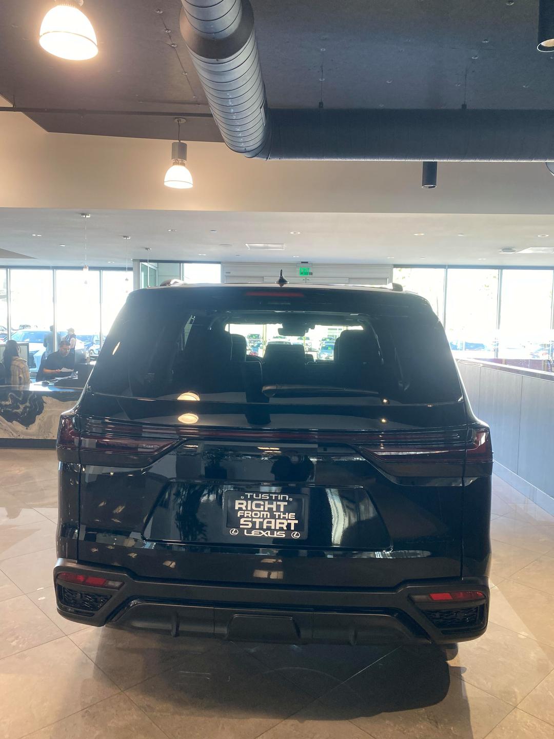 雷克萨斯LX600港口现车优惠促销