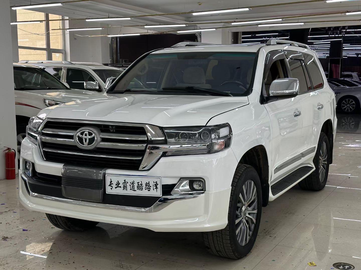 平行进口丰田酷路泽70系列中东版报价60万起