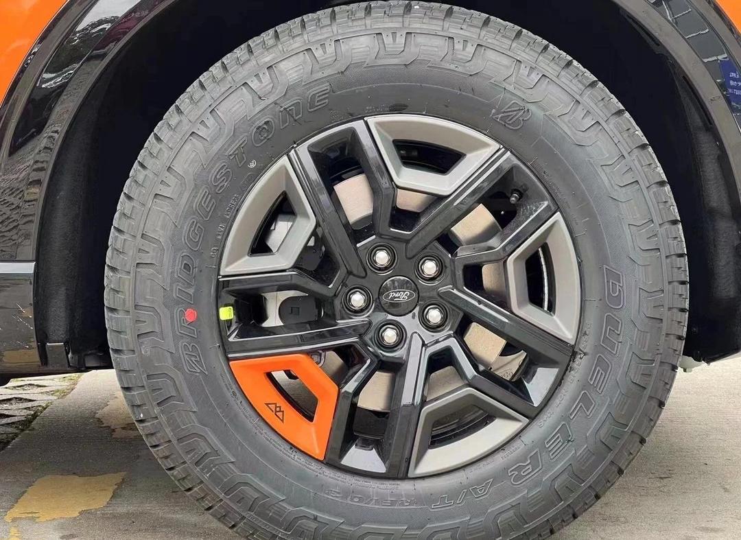 福特探险者昆仑穿越版上市 售价36.98万元