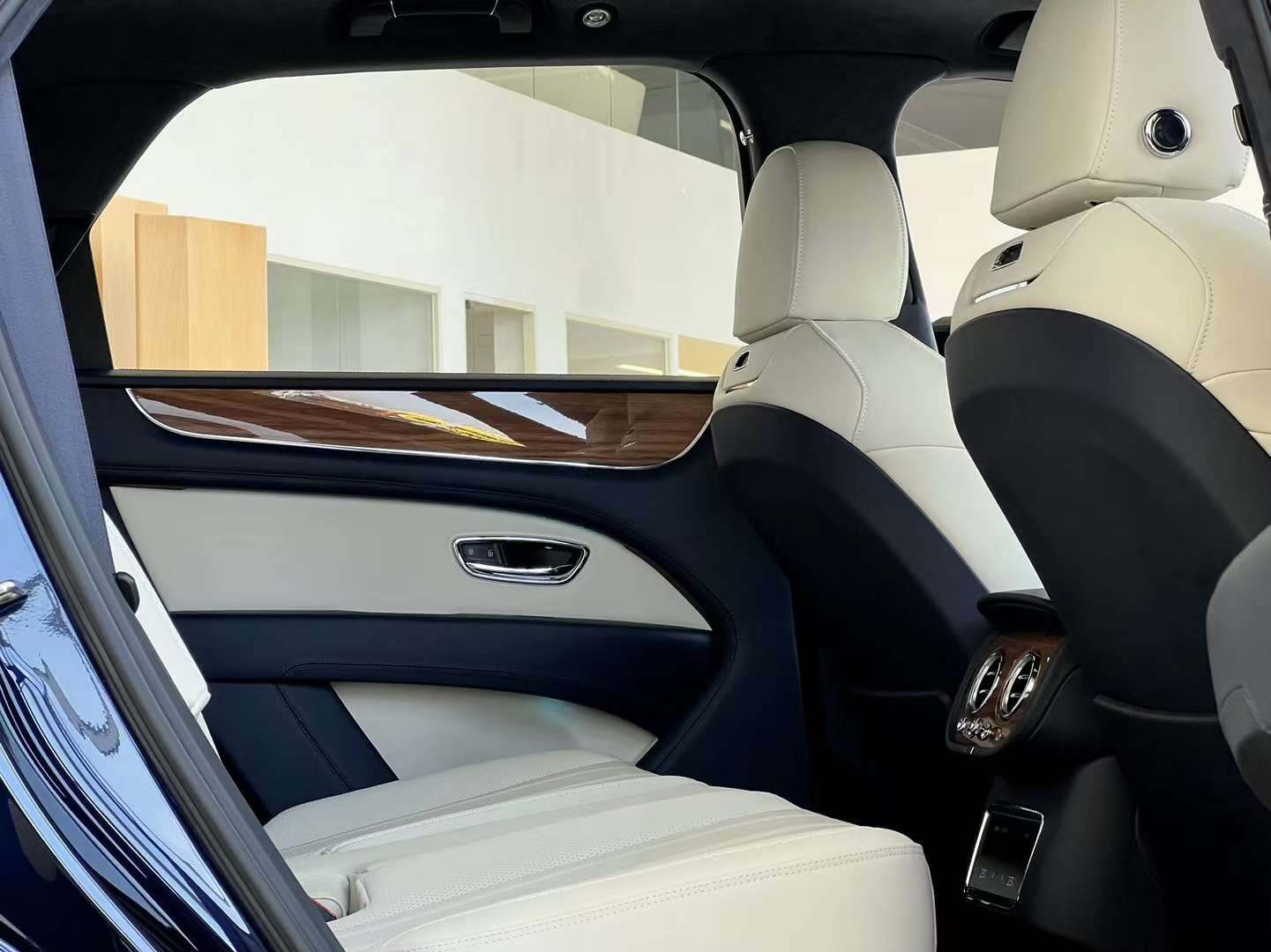 2026新款添越最新报价203万起 直降73万