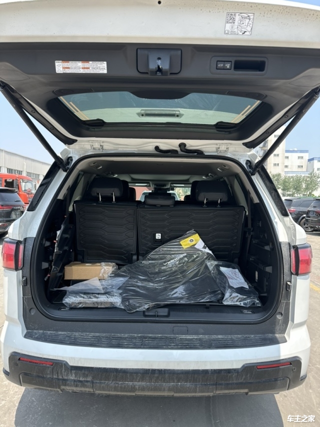 成都丰田红杉加版降价促销中 店内让利达24万元