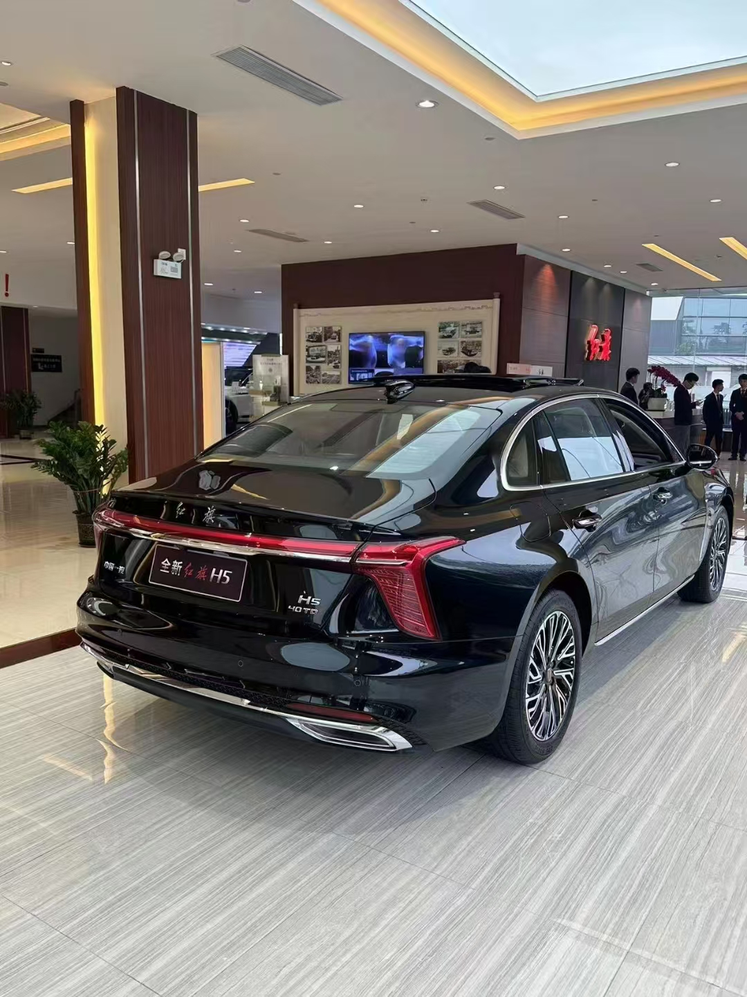 成都红旗H5优惠高达4.50万 最低仅售11.48万