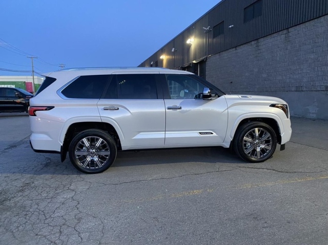 全尺寸超大SUV美规2024款丰田红杉3.5混动