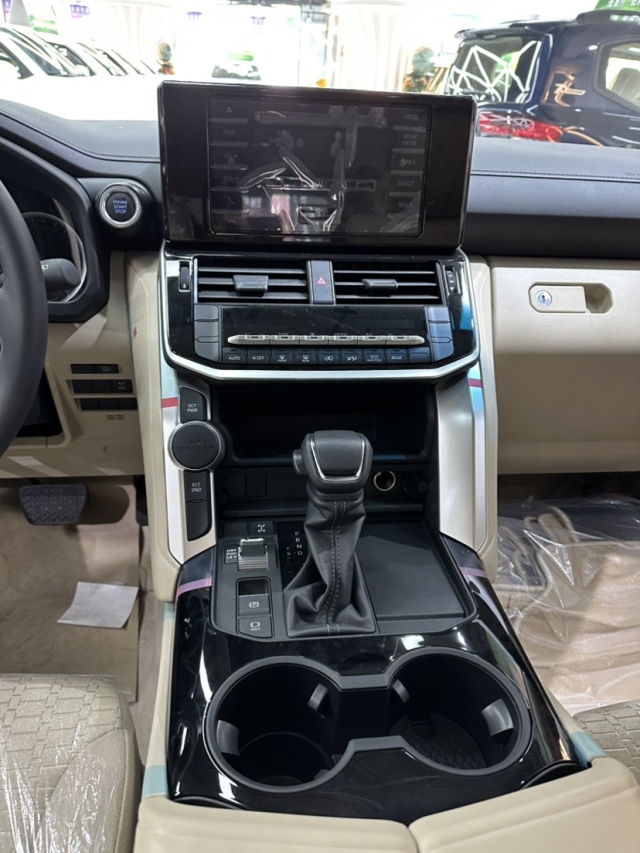 中东版2024款丰田兰德酷路泽4000试驾感受