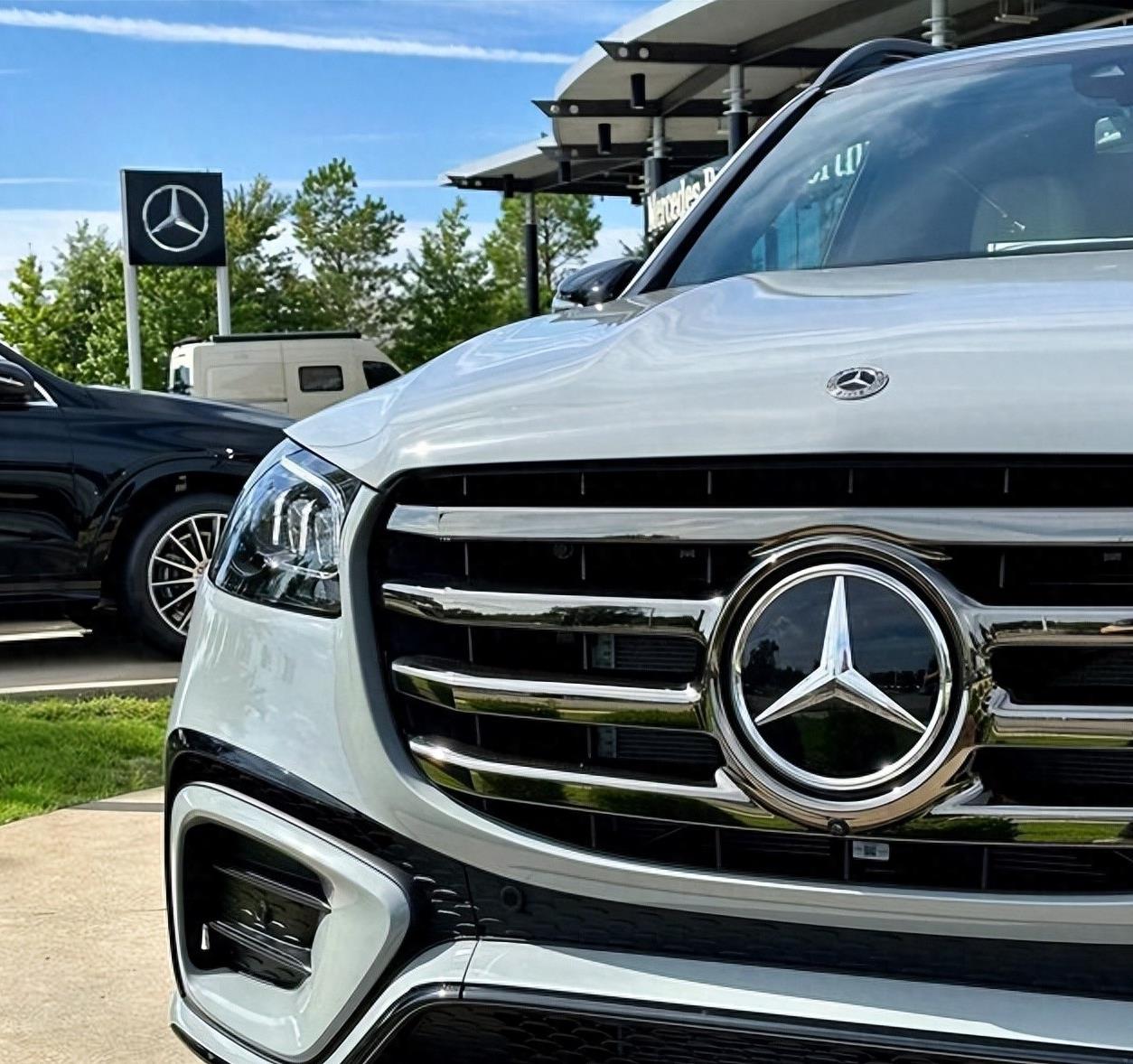 成都远卓名车奔驰GLS美版目前售价92万起