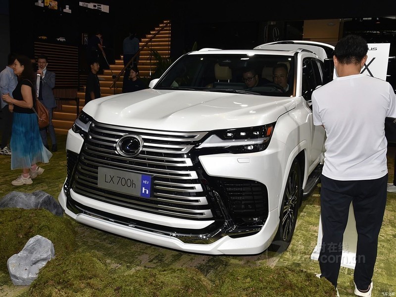 四川腾达东远名车雷克萨斯LX中东版降价促销中 限时优惠高达39万元