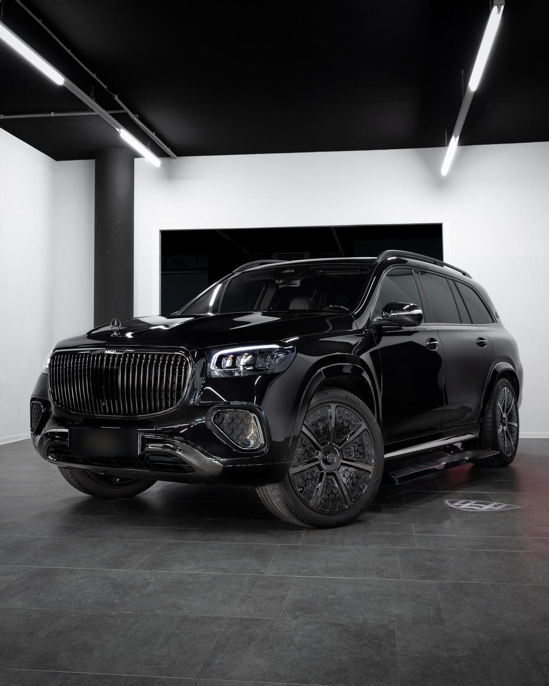 奔驰迈巴赫GLS600淡季大促现车直降30万 展厅现车促销