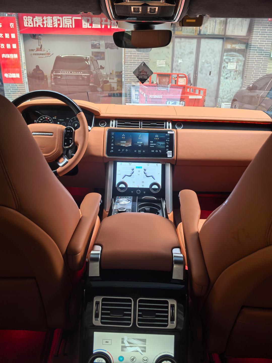 成都路虎揽胜目前售价141万起 欢迎试乘试驾