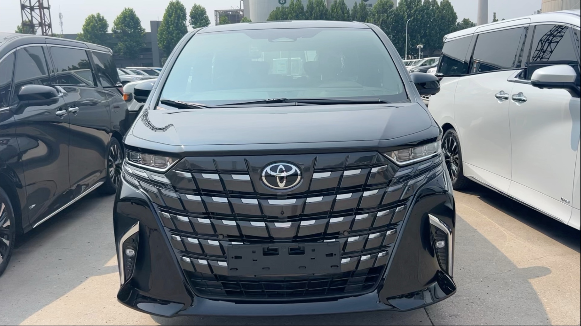 平行进口丰田埃尔法亚洲版报价90万起