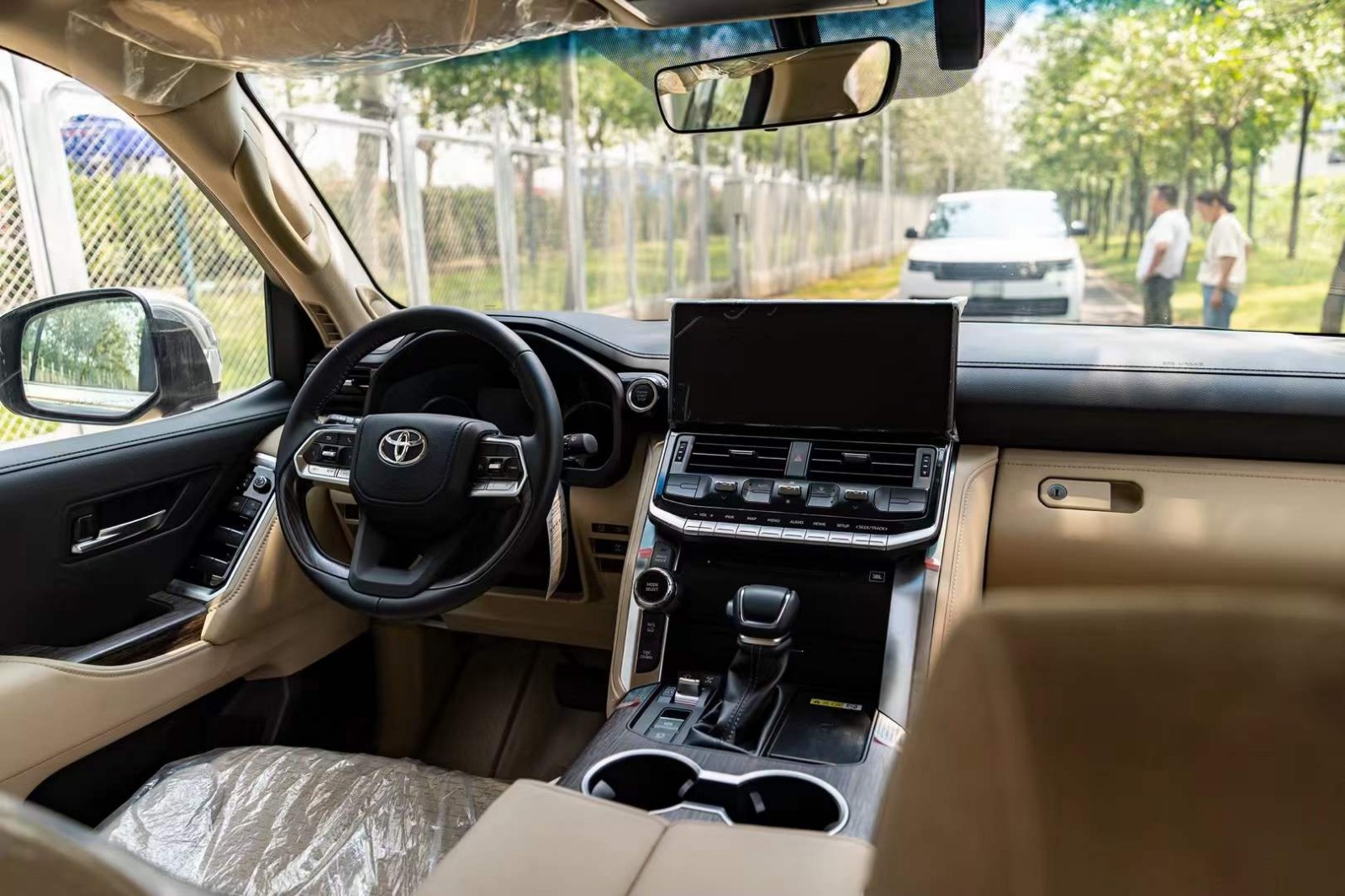 成都平行进口丰田兰德酷路泽中东版团购钜惠35.2万 欢迎试乘试驾