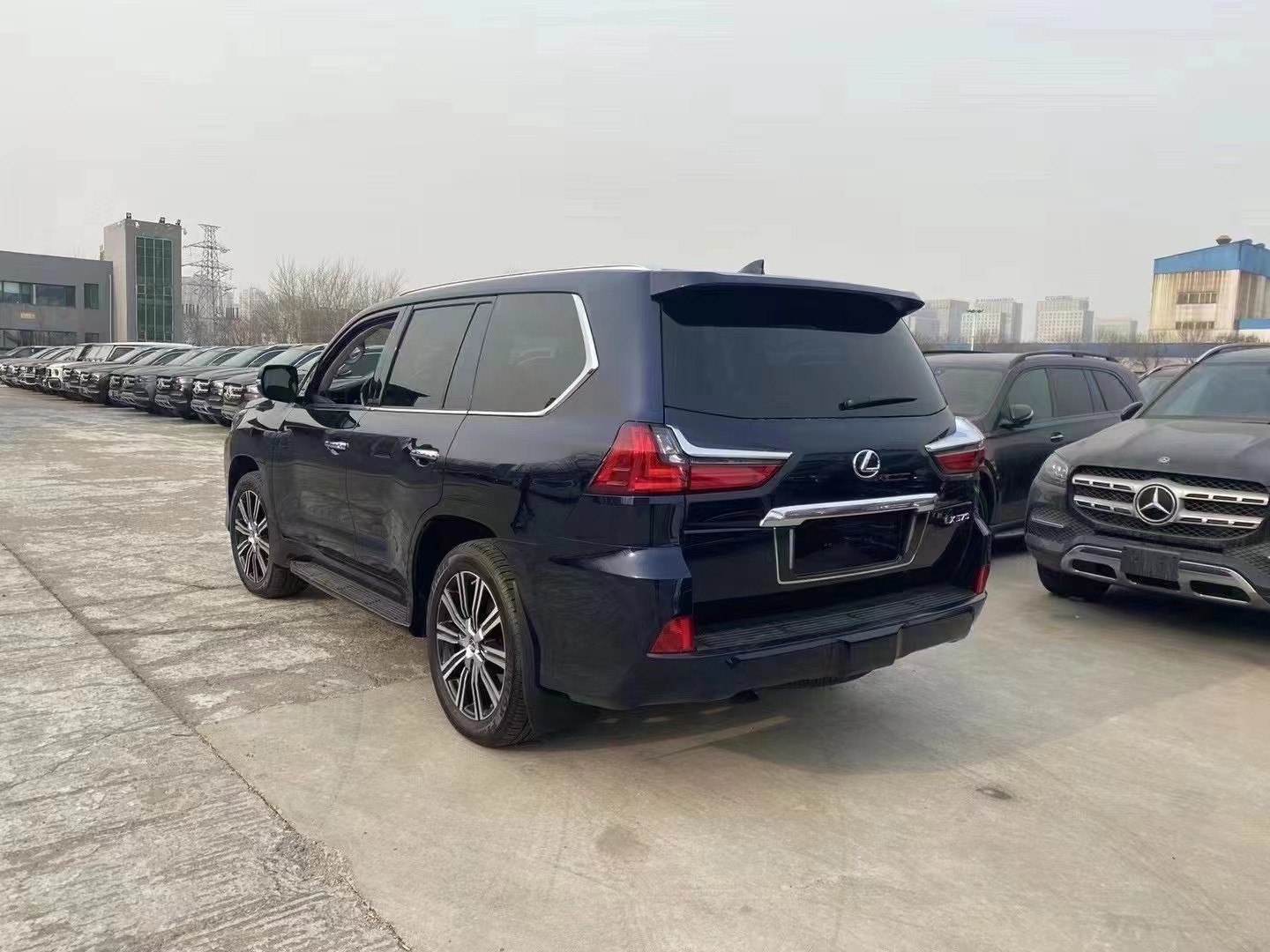 成都平行进口雷克萨斯LM亚洲版价格最低122万起售 售四川