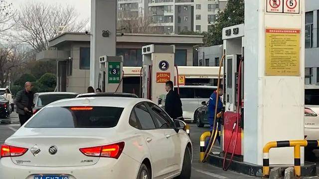 油价还在涨,电车命真好