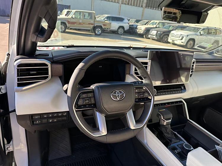 丰田红杉美版目前售价101万起 欢迎试乘试驾